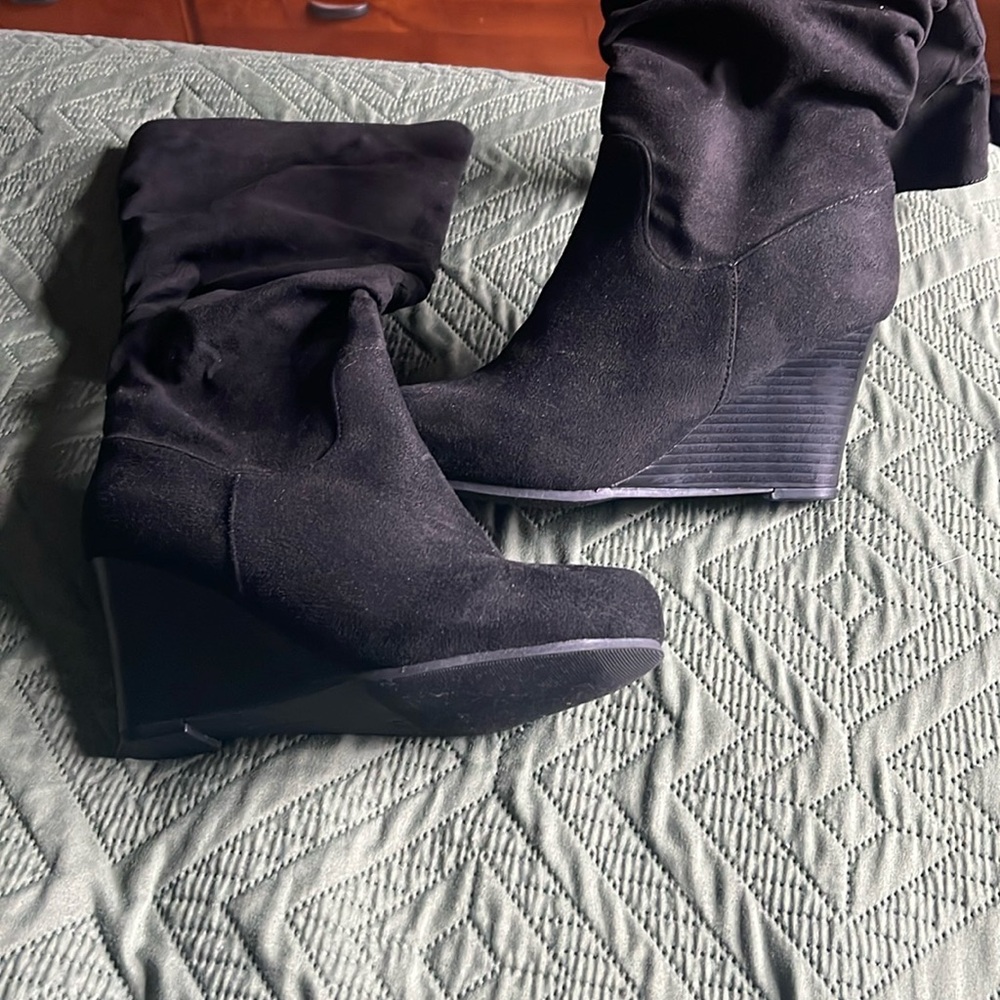 Elegant Black Wedge Boots